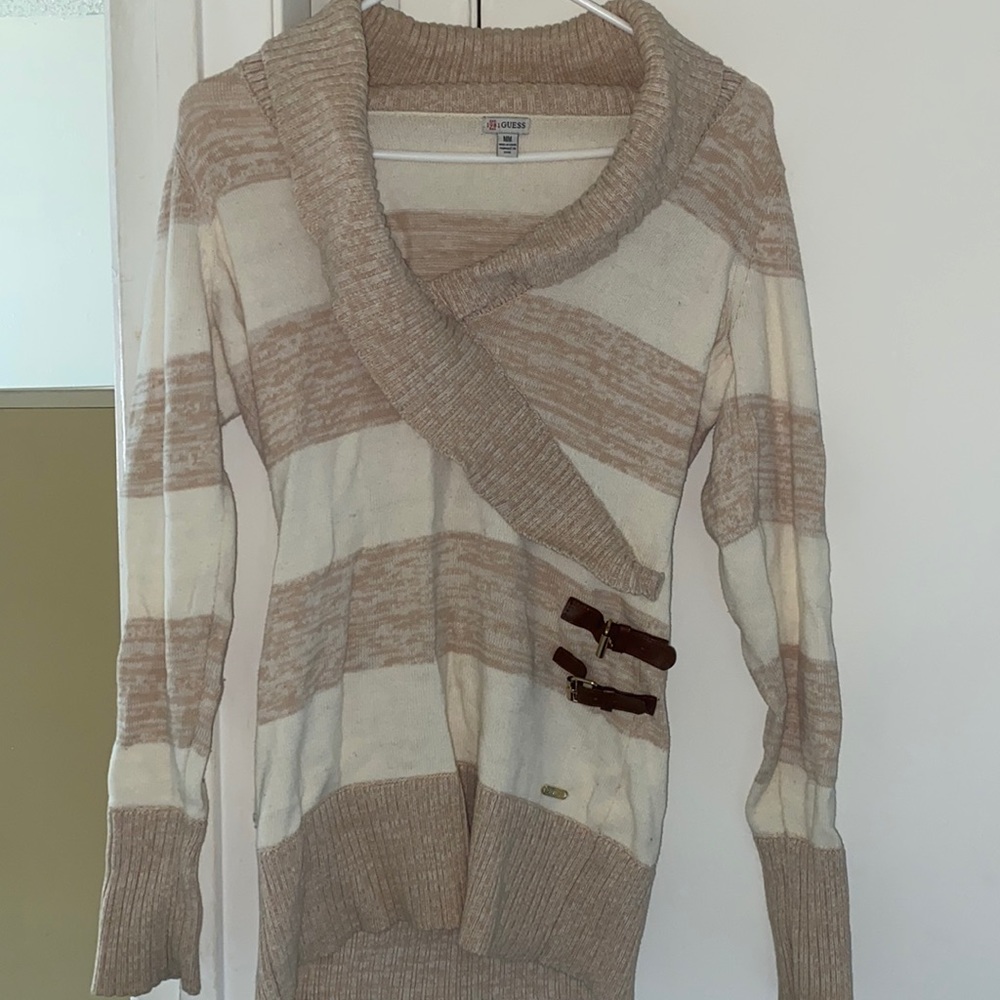 Sweater GUESS white and beige.